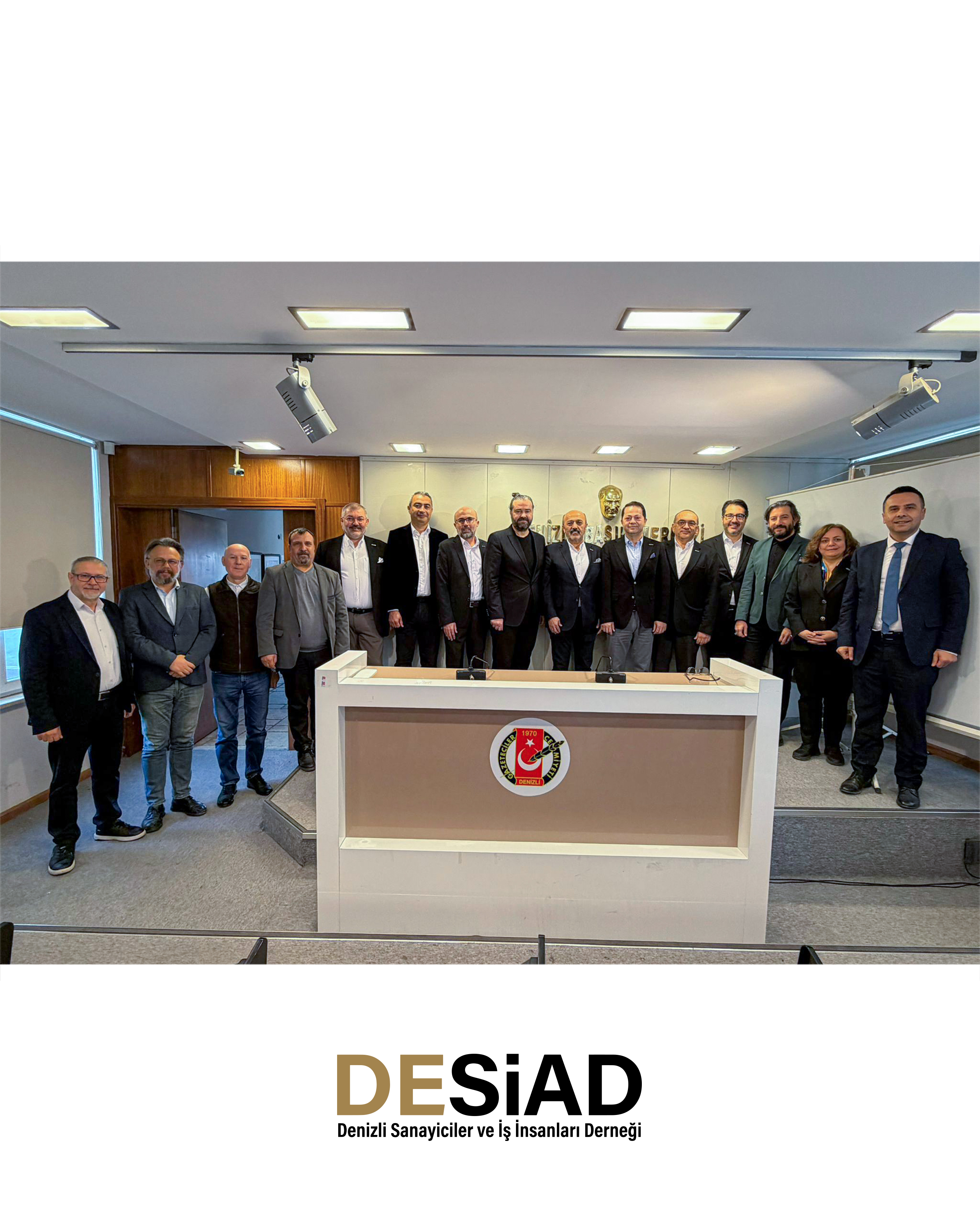 DESİAD Yönetim Kurulu olarak, Denizli Gazeteciler Cemiyeti’ni ziyaret ederek yeni dönemde göreve başlayan Cemiyet Başkanı Sayın Özkan Tokmak ve yönetimin kuruluna hayırlı olsun ziyaretini gerçekleştirdik.