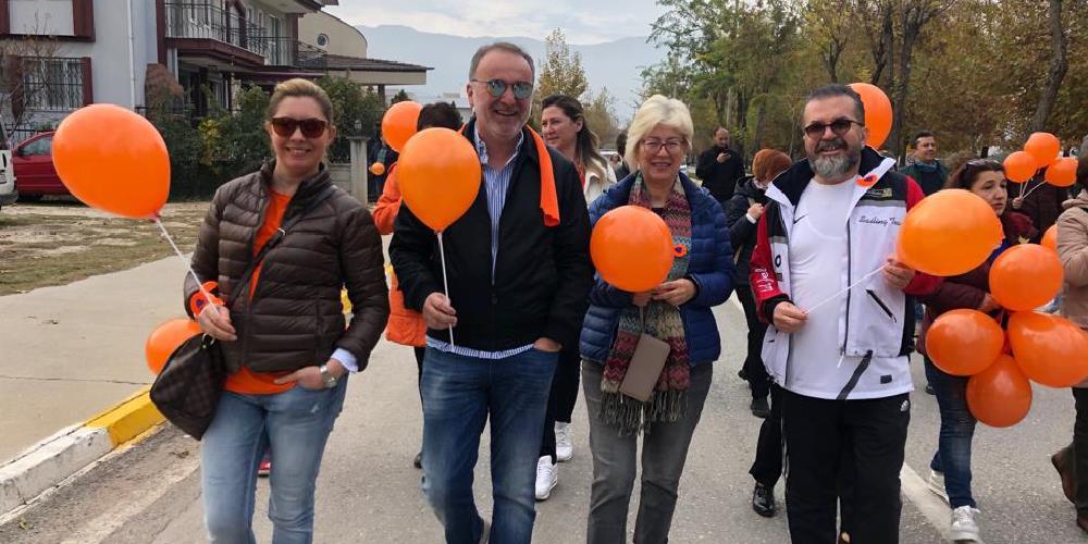 ‘‘Kadına Yönelik Şiddete Karşı Harekete Geç – Dünyayı Turuncuya Boya!’’ etkinliğinde yerini aldı ve hep bir ağızdan kadına yönelik şiddetle mücadelede biz de varız dedi…